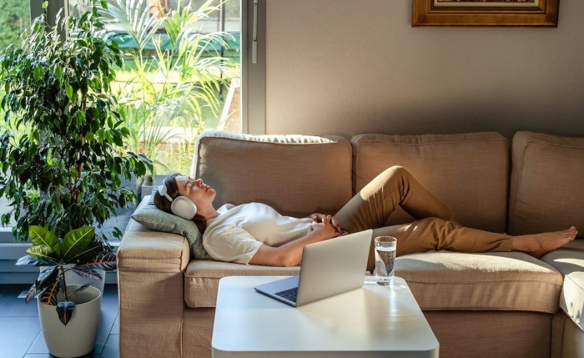 young-woman-having-online-hypnotherapy-healing-ses-2022-09-16-01-59-50-utc